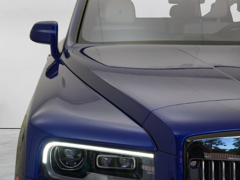 Used 2021 Rolls-Royce Cullinan Black Badge AWD/4WD image 48
