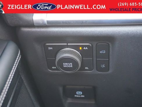 Used 2025 Ford Expedition Max Platinum image 37