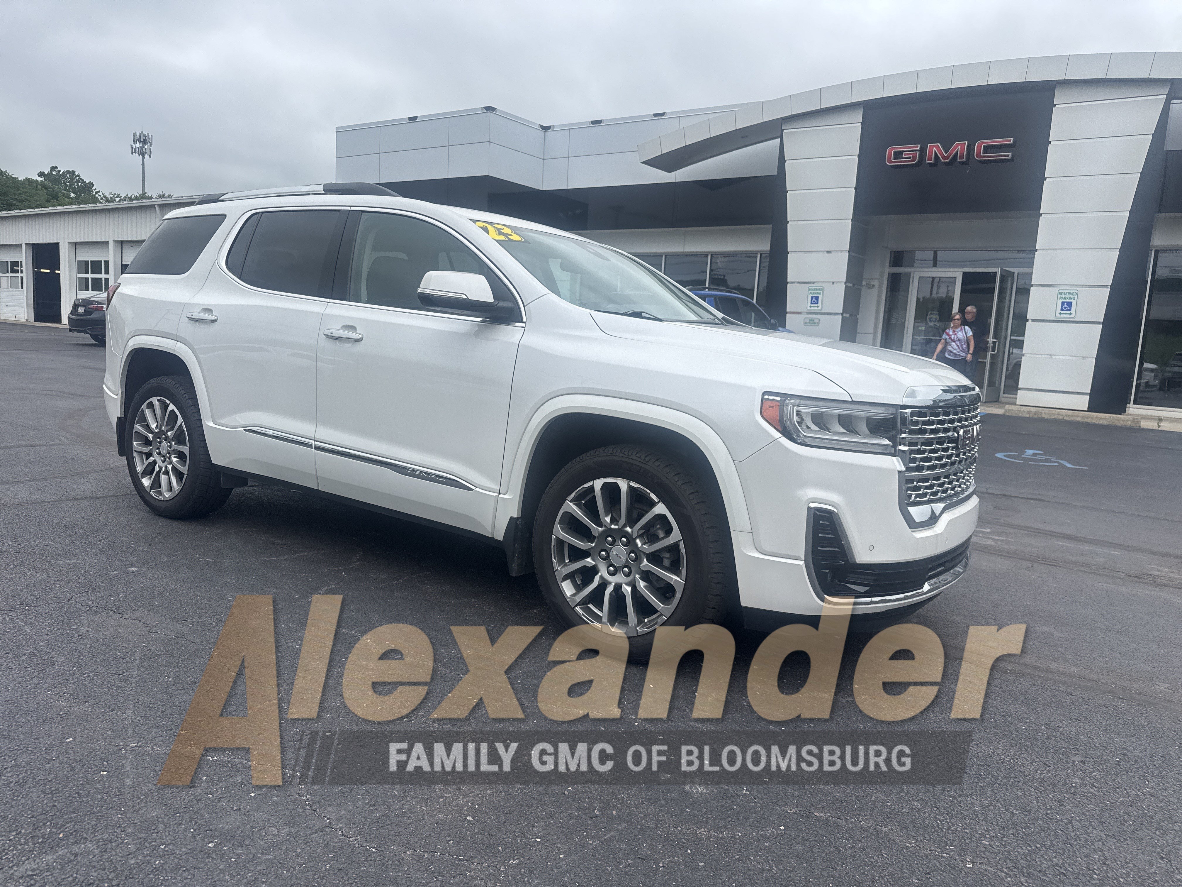 Used 2023 GMC Acadia Denali AWD/4WD image 1