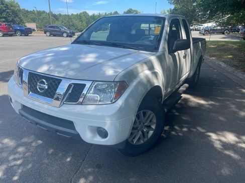 Used 2017 Nissan Frontier SV RWD image 2