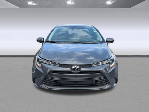 Used 2025 Toyota Corolla LE image 6
