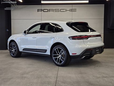 Used 2025 Porsche Macan image 3