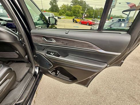 Used 2021 Jeep Grand Cherokee L Overland w/ Luxury Tech Group IV AWD/4WD image 48
