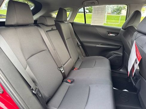 Used 2024 Toyota Venza LE AWD/4WD image 14