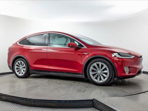 Used 2016 Tesla Model X 90D image 9