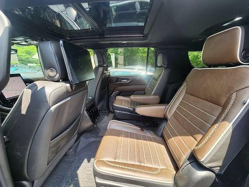 Used 2026 GMC Yukon XL Denali Ultimate AWD/4WD image 24