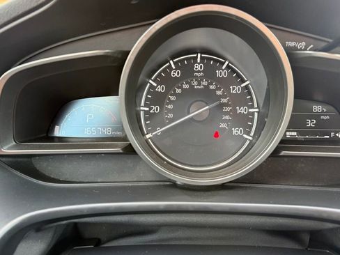 Used 2018 MAZDA MAZDA3 Sport FWD image 29