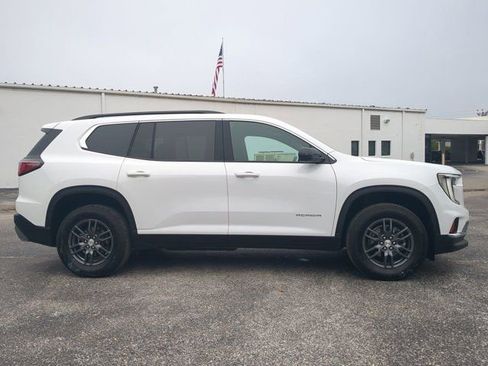 Used 2025 GMC Acadia Elevation image 3