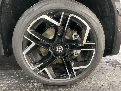 New 2026 Volkswagen Tiguan SEL R-Line AWD/4WD image 3