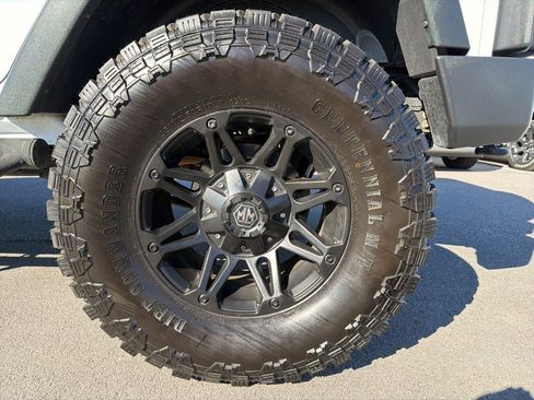 Used 2015 Jeep Wrangler Unlimited Rubicon w/ Connectivity Group image 13