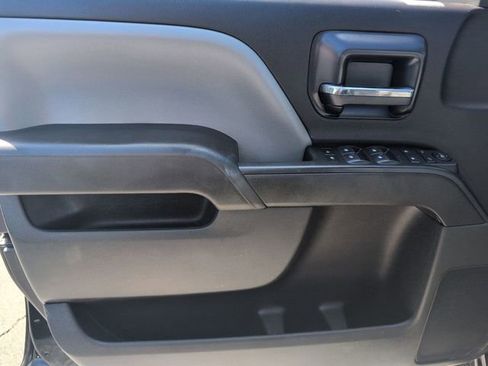 Used 2018 Chevrolet Silverado 1500 Custom w/ Custom Value Package RWD image 9
