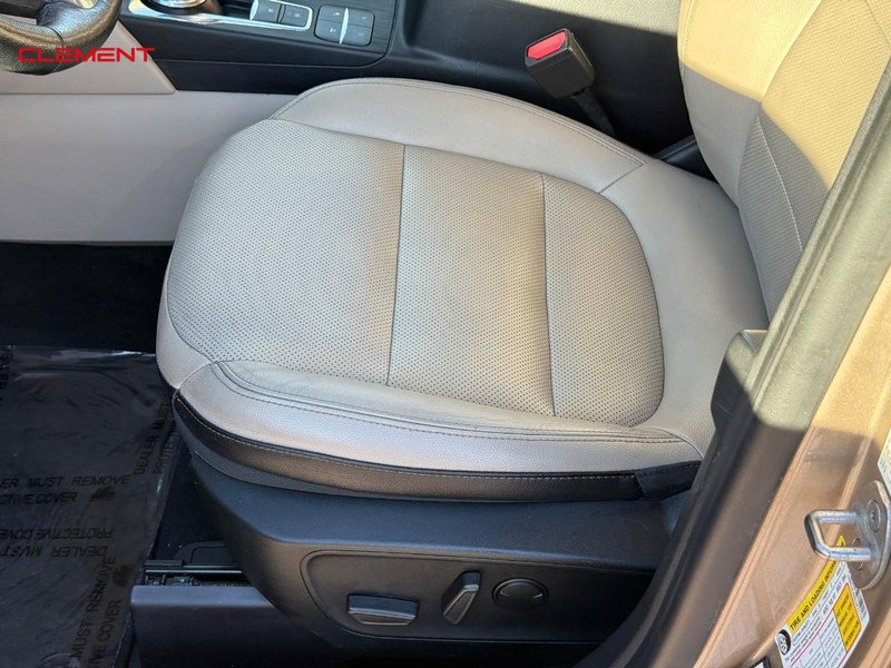 Used 2020 Ford Escape Titanium AWD/4WD image 23