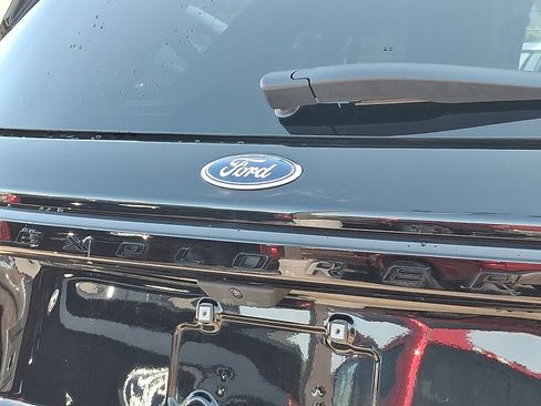 Used 2025 Ford Explorer ST image 30