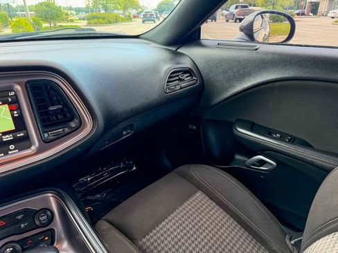 Used 2023 Dodge Challenger SXT RWD image 16