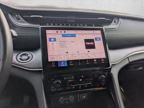 Used 2022 Jeep Grand Cherokee Limited image 13