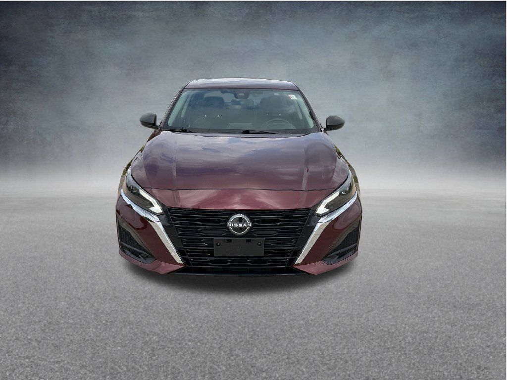 Used 2024 Nissan Altima 2.5 SV FWD image 2
