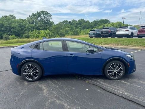 Used 2023 Toyota Prius XLE FWD image 2