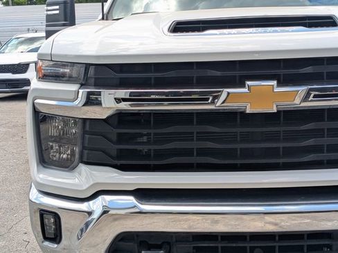Used 2025 Chevrolet Silverado 2500 LT w/ Convenience Package AWD/4WD image 10