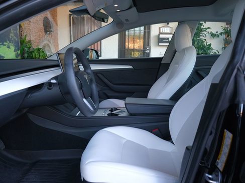 Used 2023 Tesla Model 3 Standard Range image 12