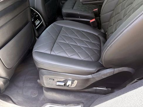 Used 2023 BMW X7 xDrive40i w/ Premium Package AWD/4WD image 14