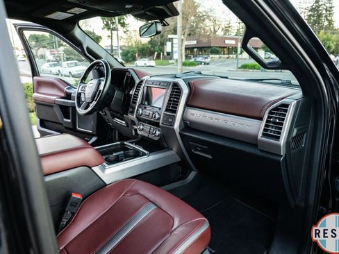 Used 2020 Ford F350 Platinum w/ Tremor Off-Road Package image 15