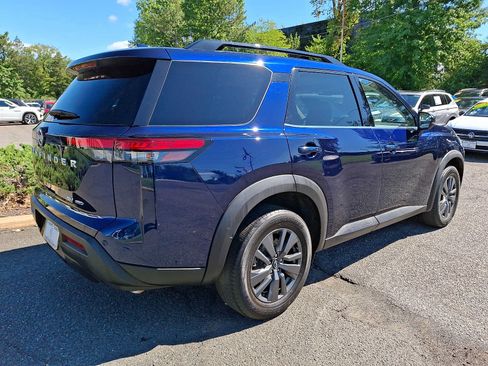 Used 2022 Nissan Pathfinder SV AWD/4WD image 5