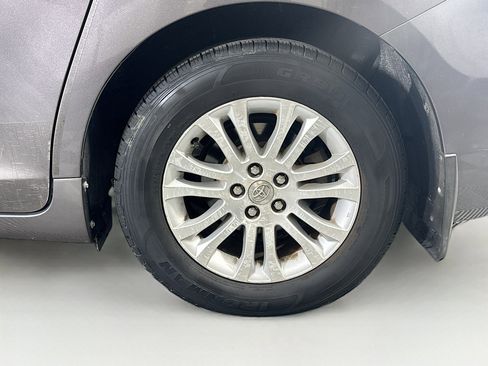 Used 2013 Toyota Sienna XLE FWD image 11