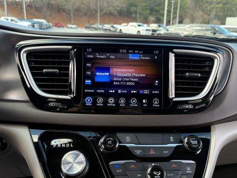 Used 2017 Chrysler Pacifica Touring Plus w/ Tire & Wheel Group image 17