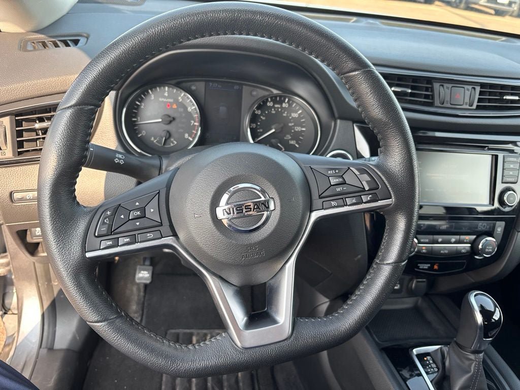 Used 2020 Nissan Rogue SV AWD/4WD image 16