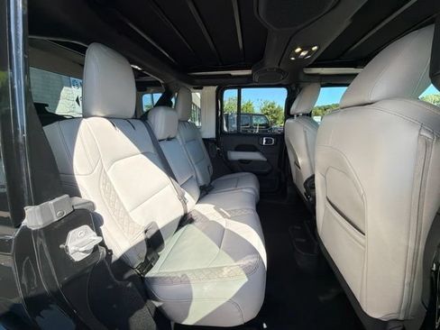 Used 2022 Jeep Wrangler Unlimited Sahara AWD/4WD image 18