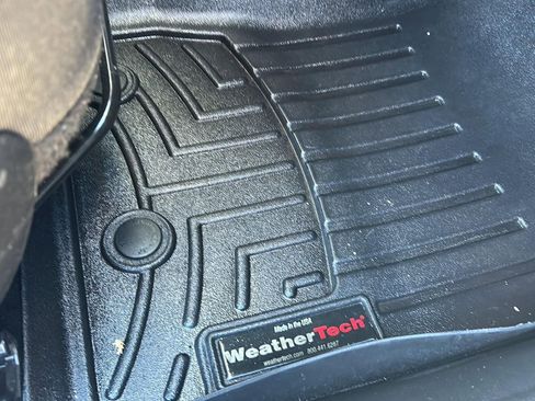 Used 2015 Jeep Renegade Latitude w/ Popular Equipment Group image 15