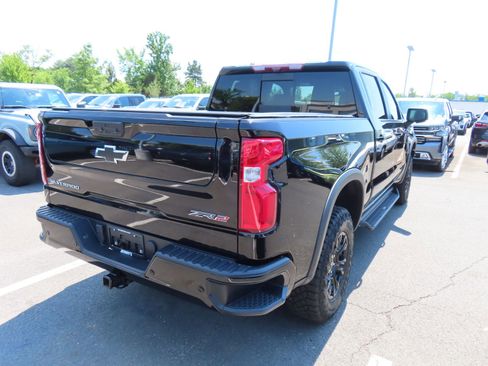 Used 2022 Chevrolet Silverado 1500 ZR2 w/ Technology Package AWD/4WD image 4