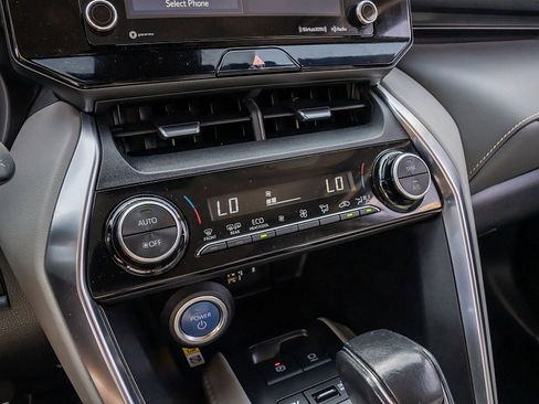 Used 2021 Toyota Venza LE image 28