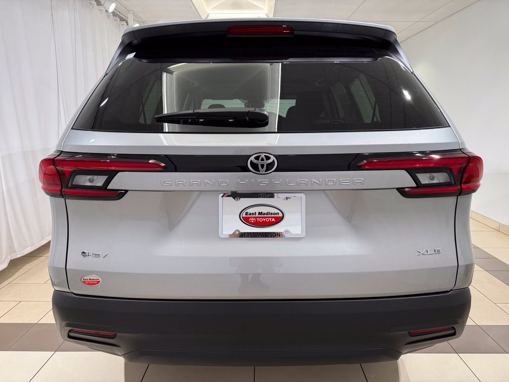 New 2026 Toyota Grand Highlander XLE FWD image 4