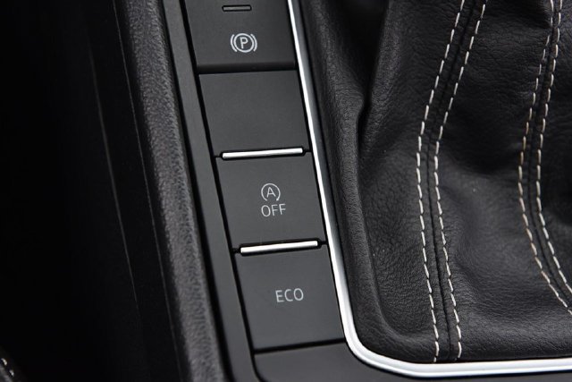 Used 2025 Volkswagen Jetta SE FWD image 18