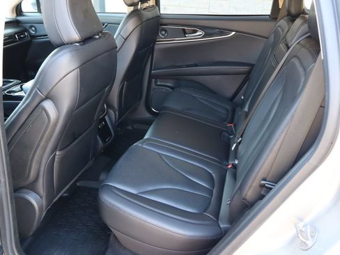 Used 2023 Lincoln Nautilus Reserve FWD image 6
