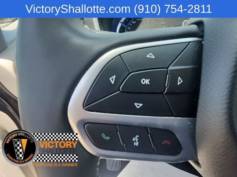 Certified 2024 Chrysler Pacifica Limited FWD image 14