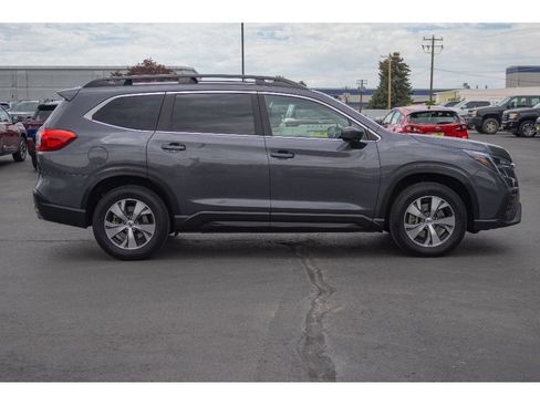Used 2025 Subaru Ascent Premium AWD/4WD image 2