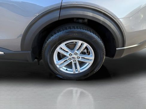Certified 2022 Ford Explorer XLT w/ Equipment Group 202A AWD/4WD image 25