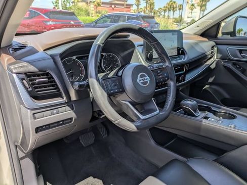 Certified 2021 Nissan Rogue SL w/ Premium Package FWD image 11