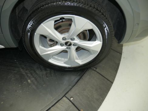 Certified 2023 Audi Q5 2.0T Prestige AWD/4WD image 16