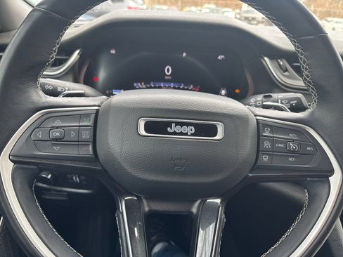 Used 2022 Jeep Grand Cherokee Altitude image 24