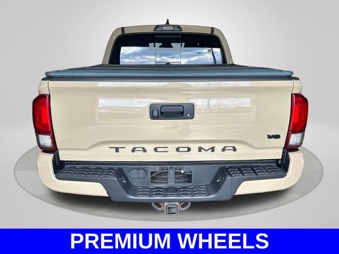 Used 2017 Toyota Tacoma TRD Sport w/ Tow Package (A/T) image 7