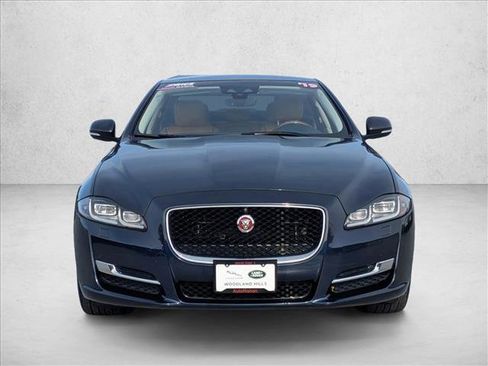 Used 2019 Jaguar XJ R-Sport image 2
