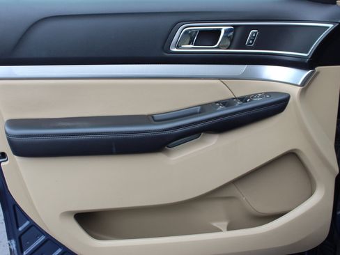 Used 2017 Ford Explorer XLT w/ Equipment Group 202A image 11