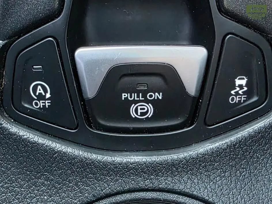 Used 2018 Jeep Compass Trailhawk w/ Leather Interior Group AWD/4WD image 30