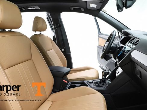 Used 2022 Volkswagen Tiguan SE w/ Panoramic Sunroof Package AWD/4WD image 35