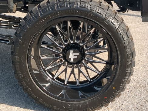 Used 2025 Ford F250 Platinum image 11