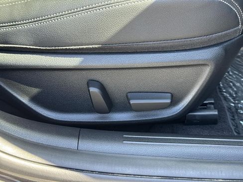 Used 2023 Genesis G70 2.0T image 39