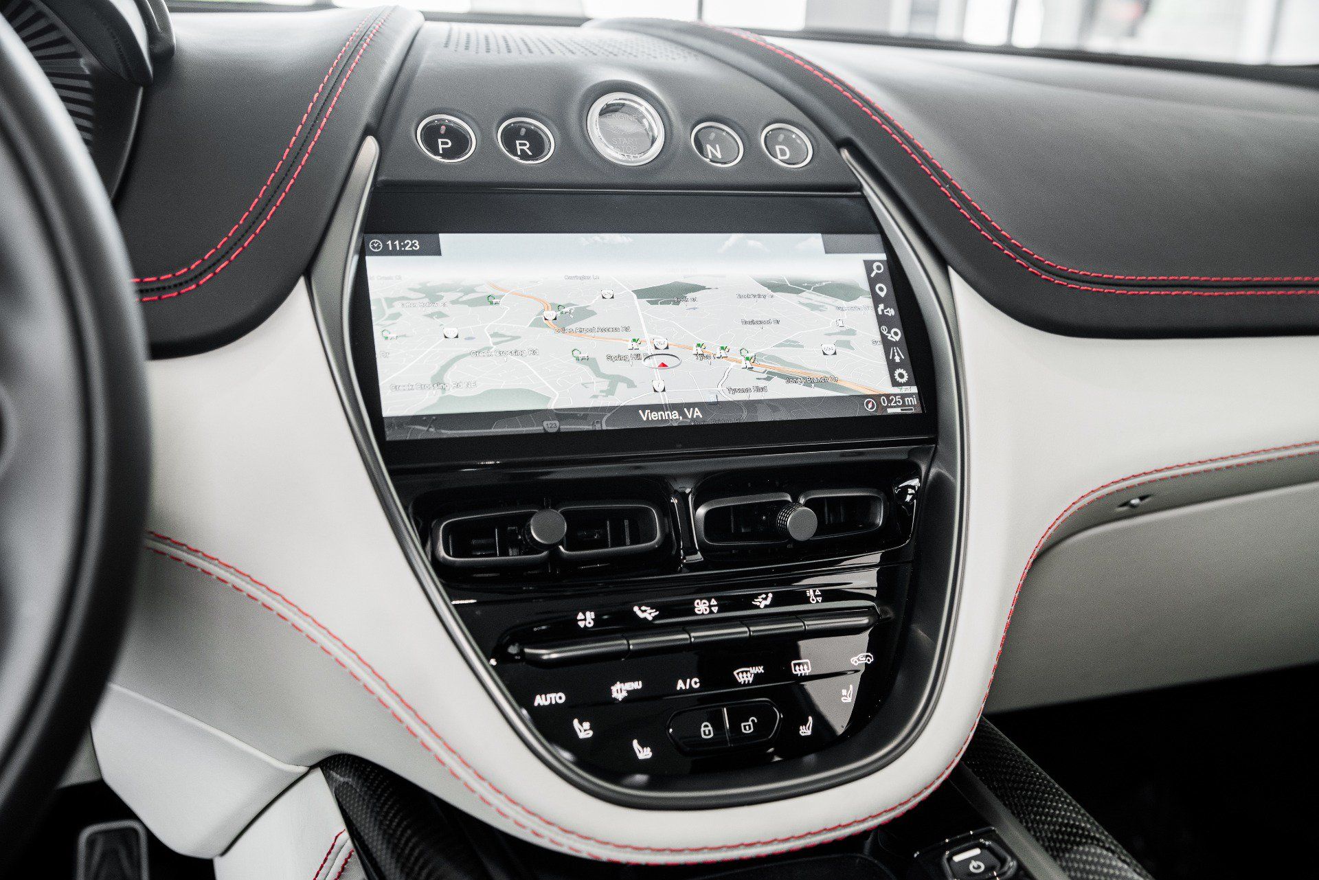 Used 2022 Aston Martin DBX AWD/4WD image 9